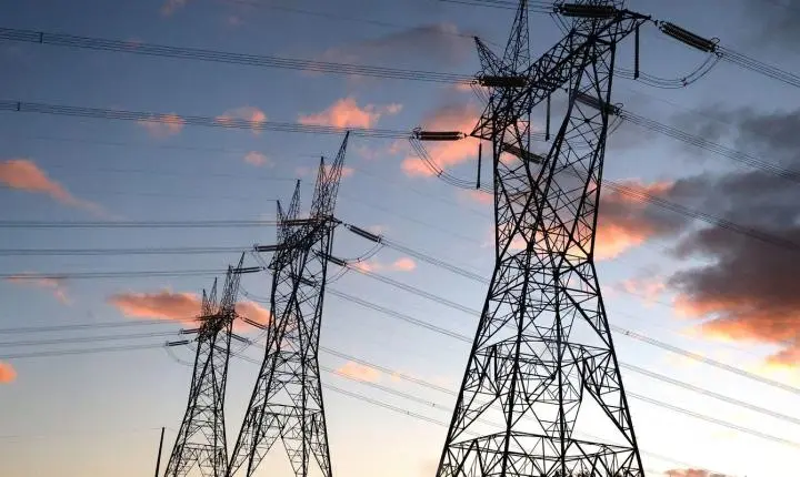 Governo federal formaliza renovação de contratos com distribuidoras de energia em 13 estados