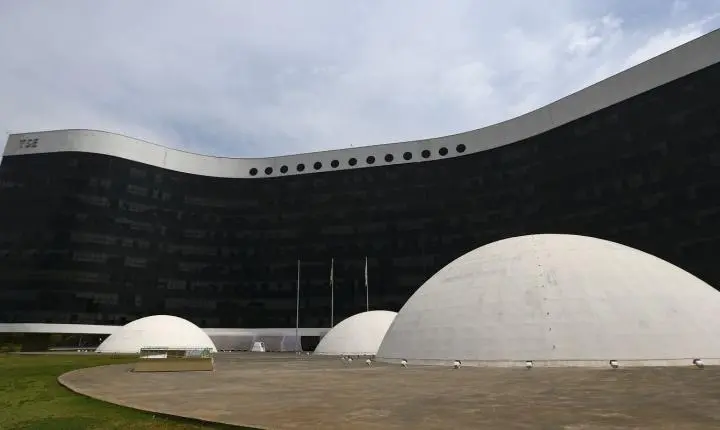 Especialistas alertam para o risco de aumento de fake news nas eleições impulsionadas pela IA