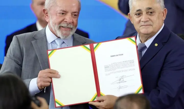 José Guimarães assume pasta e ressalta compromisso em 