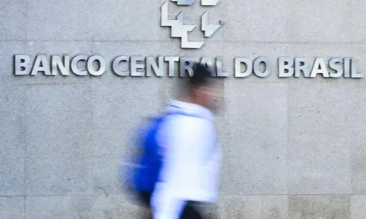 Altas taxas de juros continuam a pressionar o endividamento familiar