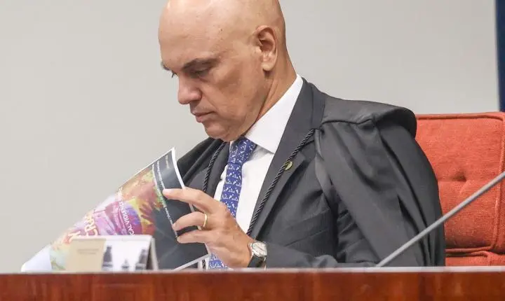 Moraes inicia investigação contra Flávio Bolsonaro por alegada difamação de Lula