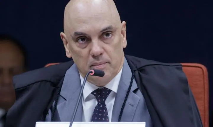 Moraes solicita parecer da PGR sobre inclusão de Jair e Flávio Bolsonaro em inquérito