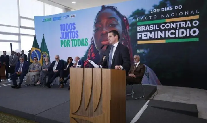 Câmara dos Deputados aprova 73 propostas para combater o feminicídio, ressalta Hugo Motta