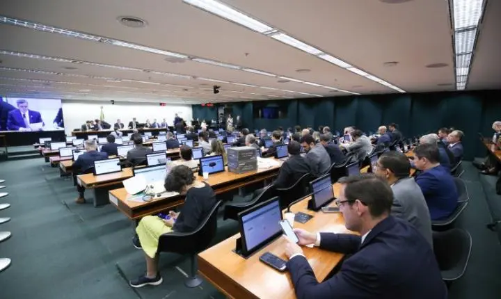 Relatório de consultorias orçamentárias destaca desafios para estabilização da dívida pública na LDO 2027