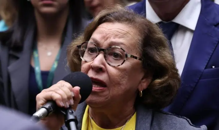 Nova lei destina minuto na Voz do Brasil para divulgar canais de proteção a mulheres