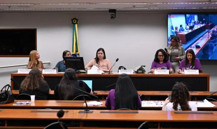 Nutricionistas reivindicam jornada de 30 horas e piso salarial em audiência na Câmara dos Deputados