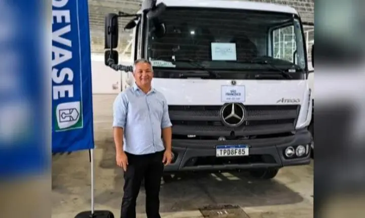 Prefeito Geroncio Júnior comemora chegada de caminhão-pipa para reforçar abastecimento de água em São Francisco