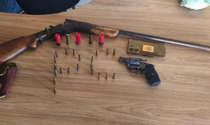 Preso em Sousa: Homem Considerado de Altíssima Periculosidade é Capturado com Armas e Mandados por Homicídio e Roubo