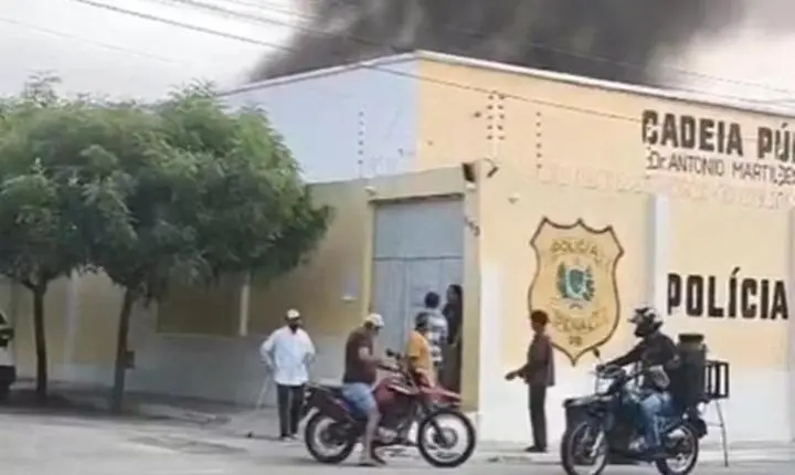 Presos ateiam fogo em colchões e causam princípio de incêndio na cadeia pública de Conceição
