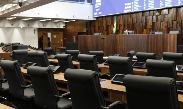 Propostas legislativas sobre IA priorizam controle e vigilância