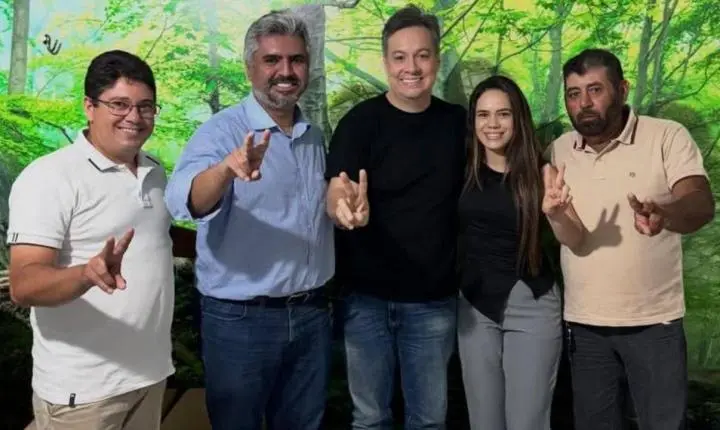 Deputado Júnior Araújo recebe lideranças da oposição de Uiraúna e consolida apoio à reeleição