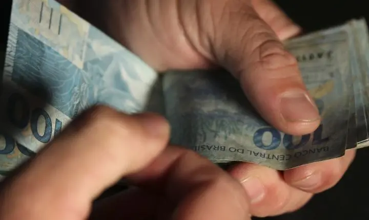 Salário médio do trabalhador brasileiro atinge novo recorde de R$ 3.722