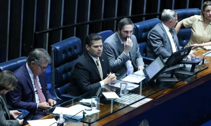 Senado valida estágio como tempo de experiência profissional