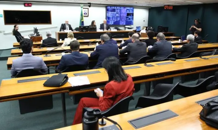 Setor empresarial solicita menor carga trabalhista e contesta o fim da escala 6x1