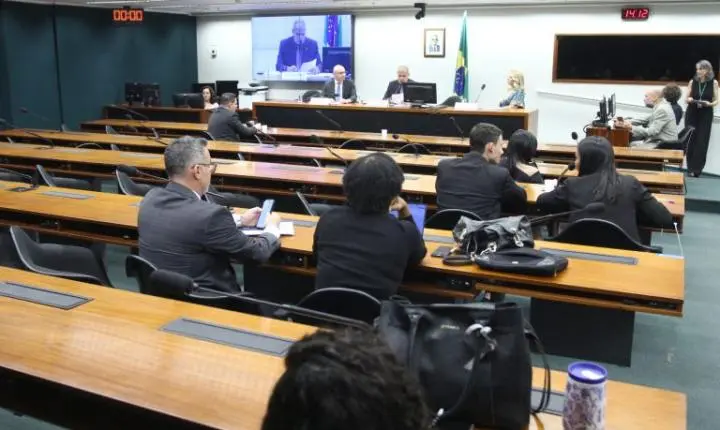 Setor hoteleiro expressa preocupação com projeto de lei sobre horários de hospedagem