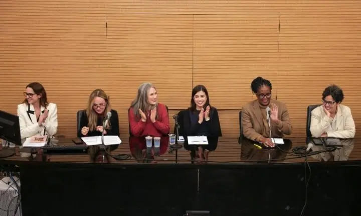Deputada Tabata Amaral debate projeto de criminalização da misoginia e mira punição na internet em São Paulo