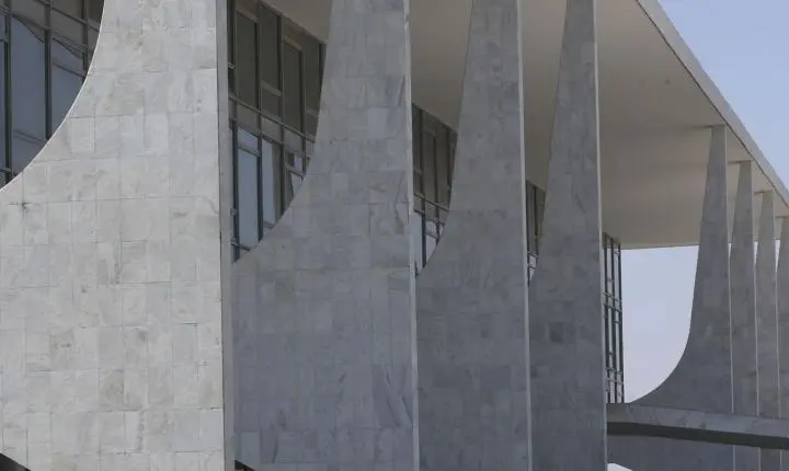 Governo federal concede redução de jornada e auxílio-creche a terceirizados